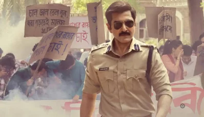 মুগ্ধ হয়েছেন পুলিশ কর্তা জিৎকে দেখে। ছবি: নেটফ্লিক্স