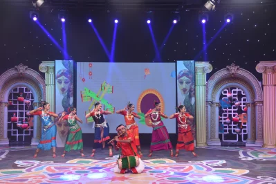 নকশী কাঁথার মাঠ লোকনৃত্যের একটি মুহূর্ত
