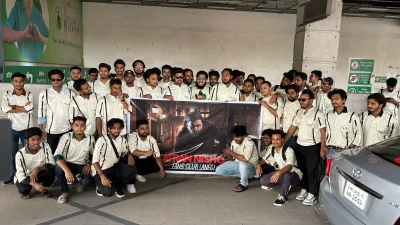 দাগি দেখতে হাজির ভক্তরা। ছবি: আলফা আই