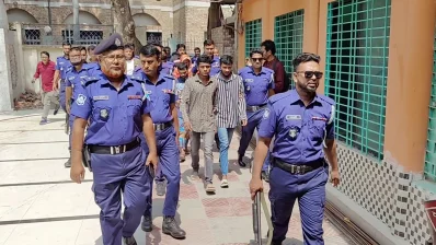 আসামিদের বুধবার জেলা কারাগার থেকে ট্রাইব্যুনালে হাজির করা হয়। ছবি: ইনডিপেনডেন্ট টেলিভিশন