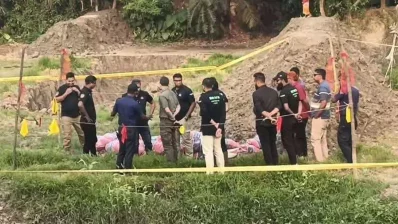 কৃষিজমিতে পাওয়া মর্টাল শেল নিষ্ক্রিয় করার সময় তীব্র শব্দে কয়েক কিলোমিটার এলাকা কেঁপে ওঠে। ছবি: ভিডিও থেকে নেওয়া
