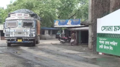 সোনামসজিদ স্থলবন্দর দিয়ে রপ্তানি বন্ধ হওয়া বিপাকে রপ্তানিকারকেরা। ছবি: ইনডিপেনডেন্ট টেলিভিশন