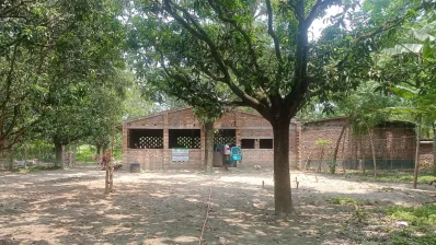 এক গরুর ব্যাপারী চুয়াডাঙ্গায় তৈরি করেছেন গরুর আবাসিক হোটেল। ছবি: ইনডিপেনডেন্ট টেলিভিশন