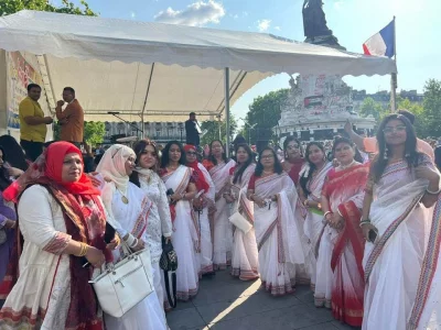 প্যারিসে স্বরলিপি সাংস্কৃতিক শিল্পী–গোষ্ঠীর বৈশাখী মেলা চলছে। ছবি: লেখক