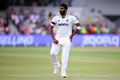 বোলিংয়ের আগ মুহূর্তে বুমরা। ছবি: রয়টার্স