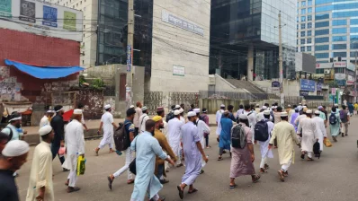 ছোট ছোট মিছিল নিয়ে সমাবেশস্থলে যাচ্ছেন জামায়াতের নেতা-কর্মীরা। ছবি: নূর ইসলাম টিপু