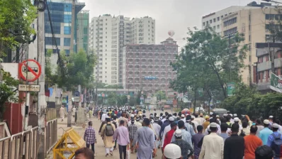 ছোট ছোট মিছিল নিয়ে সমাবেশস্থলে যাচ্ছেন জামায়াতের নেতা-কর্মীরা। ছবি: নূর ইসলাম টিপু