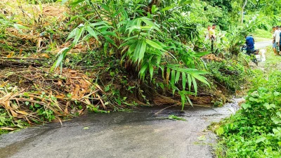 সাজেক পর্যটন কেন্দ্রের সঙ্গে খাগড়াছড়ির যান চলাচল বন্ধ হয়ে গেছে। ছবি: ইনডিপেনডেন্ট টেলিভিশন