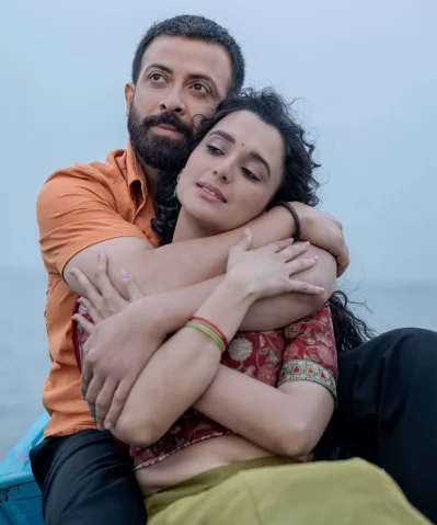 তান্ডব সিনেমার দৃশ্যে শাকিব-সাবিলা। ছবি: চরকি