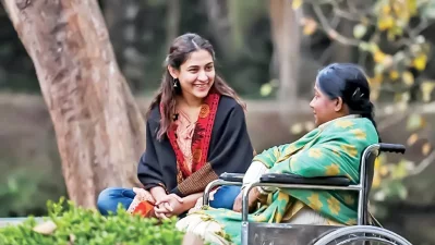 মেহজাবীন ও রোকেয়া। সিনেমাটির পরিচালক মাকসুদ হোসেন