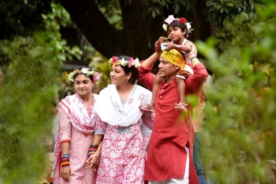 শিমু, জয়া, সুমন ও শিশুশিল্পী সাথী। পরিচালক: মুর্তজা অতাশ জমজম 