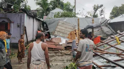 ঝড়ে টিনের চালা উড়ে গেছে। ছবি: ইনডিপেনডেন্ট টেলিভিশন