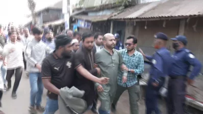 পরে ঘটনাস্থল ত্যাগ করেন ব্যারিস্টার ফুয়াদসহ এবি পার্টির নেতা-কর্মীরা। ছবি: ভিডিও থেকে নেওয়া
