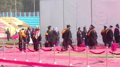 সকাল থেকে সমাবর্তন স্থানে প্রবেশ করতে থাকেন গ্রাজুয়েটরা। ছবি: ভিডিও থেকে নেওয়া