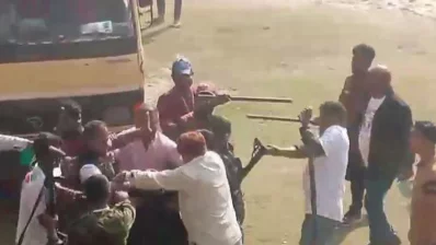 বিএনপি-জামায়াতের সমর্থকদের মধ্যে সংঘর্ষের ঘটনা ঘটেছে। ছবি: ভিডিও থেকে নেওয়া