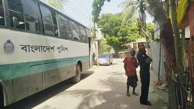 কথিত পীরকে হত্যার ঘটনায় পুরো এলাকায় থমথমে অবস্থা বিরাজ করছে। ছবি: ইনডিপেনডেন্ট টেলিভিশন