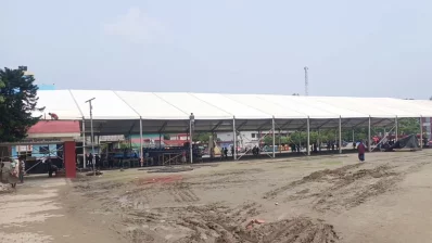 কাজী নজরুল ইসলামের জন্মবার্ষিকীর অনুষ্ঠানের জন্য প্রস্তুত মঞ্চ। ছবি: ইনডিপেনডেন্ট