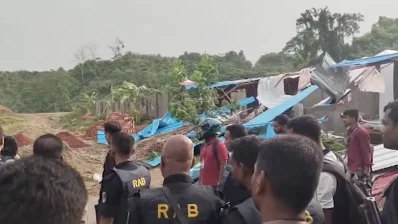 জঙ্গল সলিমপুরে যৌথ বাহিনীর ক্যাম্পে হামলাকারীদের ধরতে অভিযান শেষ হয়েছে। ছবি: ভিডিও থেকে নেওয়া