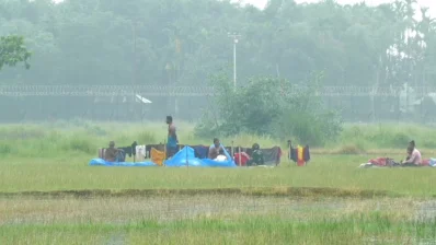 পঞ্চগড়ের বড়বাড়ী সীমান্তের শুন্য রেখা থেকে তিন দিন পর ১০ জনকে ফেরিয়ে নিয়ে গেছে ভারত। ছবি: ইনডিপেনডেন্ট