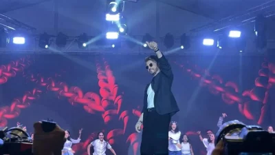 ম্যাঙ্গালুরুতে সকলকে নাচে-গানে মাতিয়ে রাখলেন শাহরুখ। ছবি: ইনস্টাগ্রাম থেকে নেওয়া