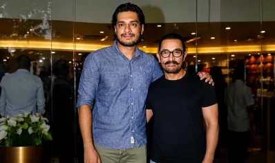 বড়ছেলে জুনায়েদকে পাশে রেখে তৃতীয় বিয়ের ঘোষণা দিলেন আমির। ছবি: সংগৃহীত