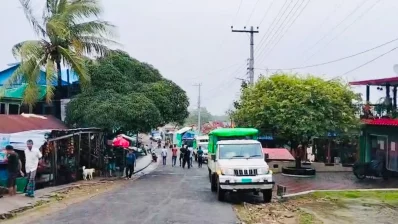 রাস্তা ডুবে যাওয়ায় সাজেকে আটকা পড়েছেন পর্যটকেরা। ছবি: ইনডিপেনডেন্ট