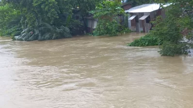 টানা কয়েক দিনের পাহাড়ি ঢল, উজান থেকে নেমে আসা পানি। ছবি: ইনডিপেনডেন্ট