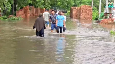 বন্যার পানিতে জেলার স্থানীয় সড়ক তলিয়ে গেছে। ছবি: ইনডিপেনডেন্ট
