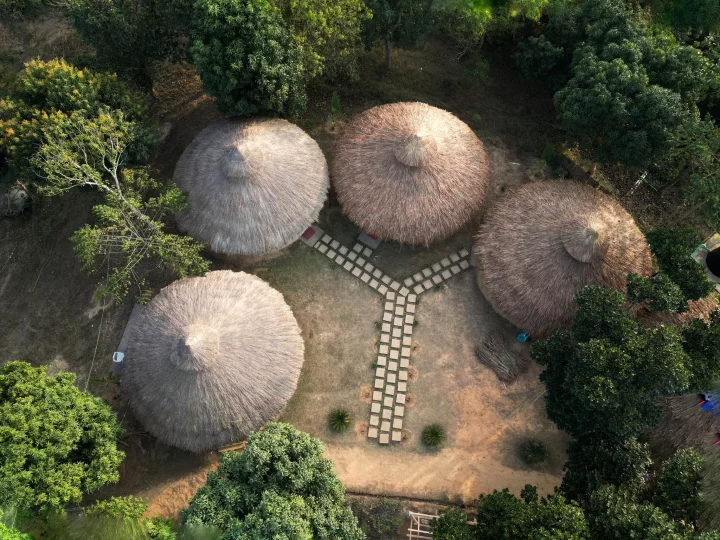 এখানে থাকার জন্য কটেজ এবং ভিলাগুলো আপনাকে মুগ্ধ করবে।