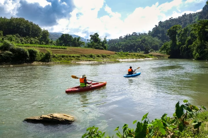 এখানে এসে খালে কায়াকিং করারও সুযোগ থাকছে।