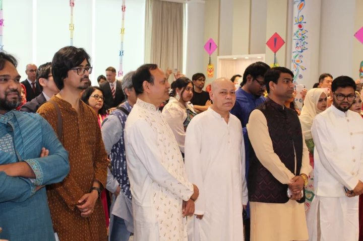 টোকিওস্থ বাংলাদেশ দূতাবাসে পহেলা বৈশাখের অনুষ্ঠানে উপস্থিত বাংলাদেশিদের একাংশ