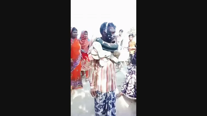 এভাবেই জুতার মালা পরিয়ে গ্রামে ঘুরানো হয়। ছবি: ইনডিপেনডেন্ট