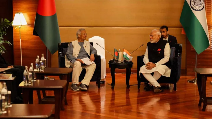 থাইল্যান্ডের রাজধানী ব্যাংককে বিমসটেক সম্মেলনের ফাঁকে বাংলাদেশের প্রধান উপদেষ্টা অধ্যাপক ড. মুহাম্মদ ইউনূস ও ভারতের প্রধানমন্ত্রী নরেন্দ্র মোদির বৈঠক। ছবি: প্রেস উইং