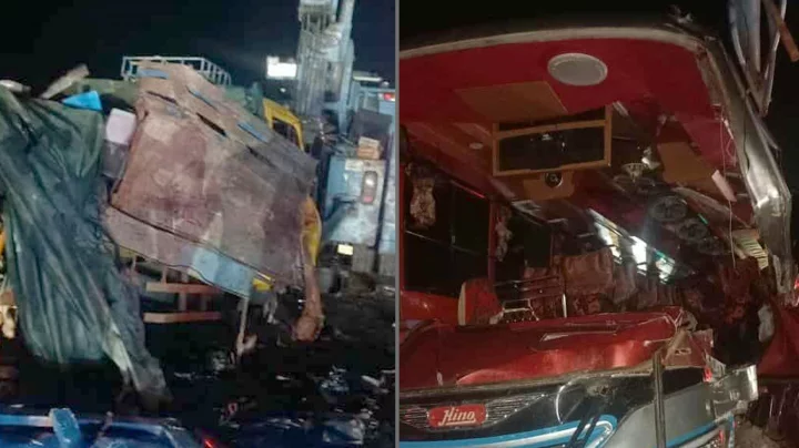 দুর্ঘটনায় বাসের সামনের অংশ এবং ট্রাকের পেছনের অংশ দুমড়ে–মুচড়ে গেছে। ছবি: ইনডিপেনডেন্ট টেলিভিশন