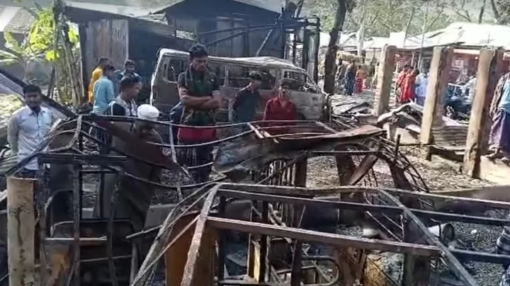 পুড়ে ছাই হয়ে যায় ৭টি দোকান ও মালামাল। ছবি: ভিডিও থেকে নেওয়া