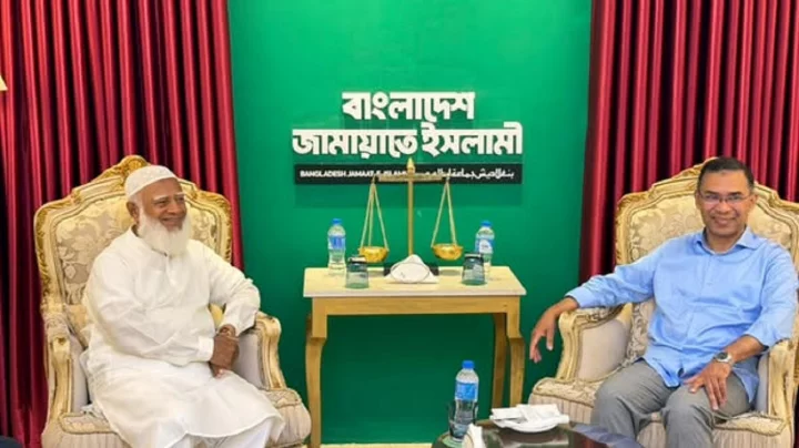 ডা. শফিকুর রহমানের সঙ্গে দেখা করতে তাঁর বাসায় যান তারেক রহমান। ছবি: বিএনপি