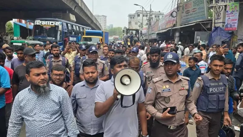 ফার্মগেটে বাস–সিএনজি সংঘর্ষে প্রাণ গেল চালকের
